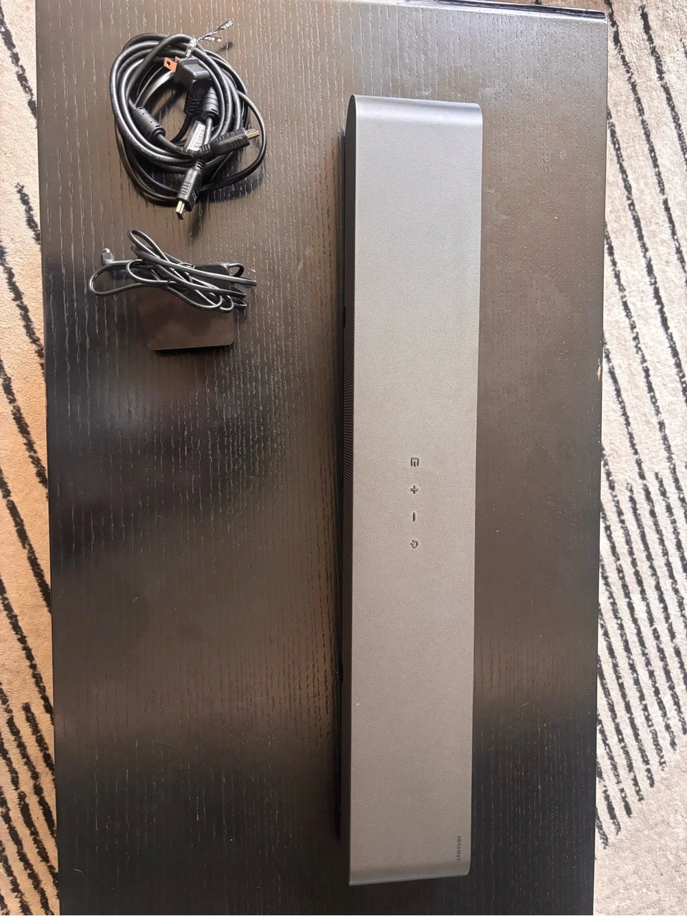 Samsung Slim Soundbar Speaker in Black HW-S50B, with remote